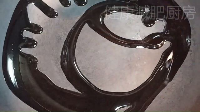 使用日本S&B金牌咖喱料理的一道咖喱鸡肉腊肠拌面，浓浓的咖喱香味，非常简单快捷的烹调工艺，一看就会，谁做都对，快来试试吧。 смотреть онлайн