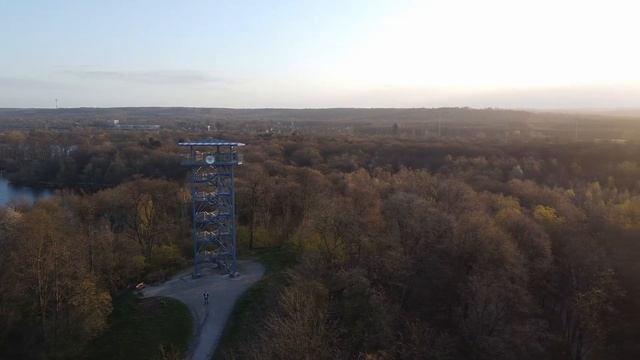 Aussichtsturm Sechs-Seen-Platte im Duisburger Süden смотреть онлайн
