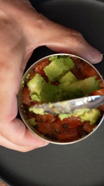 MY FAVORITE SALMON TARTARE — It’s delicious. Try this. Enough said. #cooking #food смотреть онлайн
