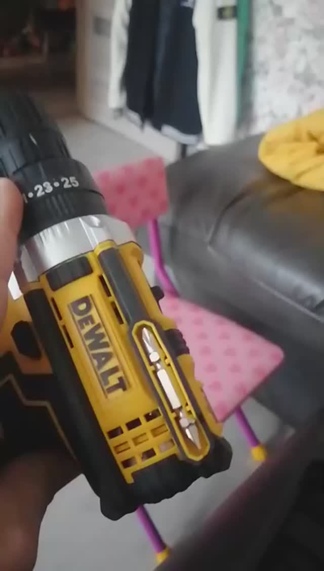 Китайский шуруповерт DeWALT