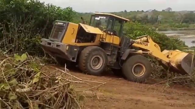 Satisfying job with the SHANTUI SL50WN смотреть онлайн