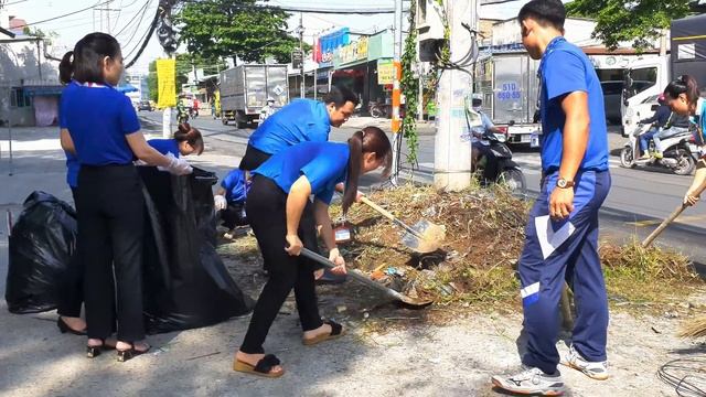 Ho Chi Minh Communist Youth Union cleaning trash on street (2020) смотреть онлайн