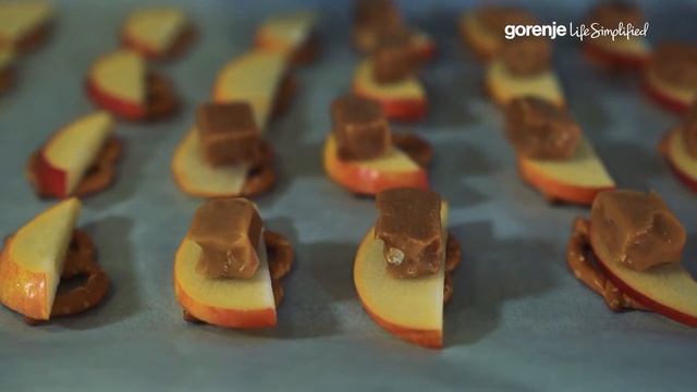 Gorenje #simplysnack - KARAMELIZIRANI PERECI SA JABUKOM (BIH) смотреть онлайн