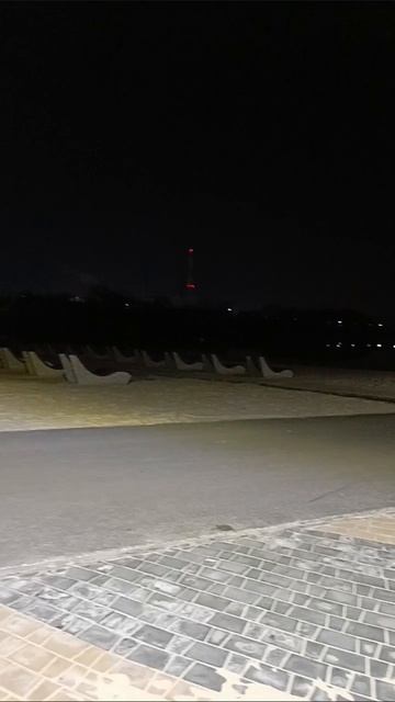 Ночью на пляже очень красиво смотреть онлайн