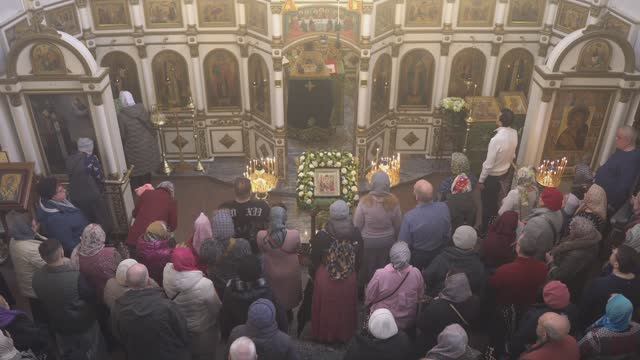 Запись трансляции 13 апреля 9:40. Часы. Литургия смотреть онлайн