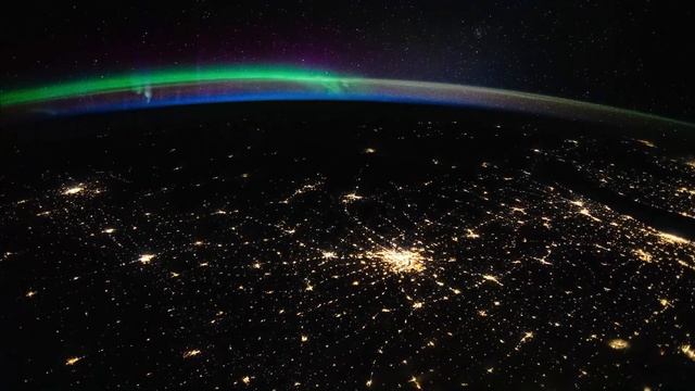 ISS Timelapse - Lightnings, Aurora & City Lights (01/02 September 2022) смотреть онлайн