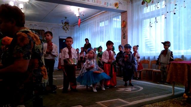 На цимбалах козак грав - дитяча пісня (ДНЗ № 160 м.Львів) смотреть онлайн