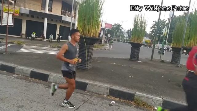 LARI 40 KM MENYUSURI RINGROAD YOGYAKARTA смотреть онлайн