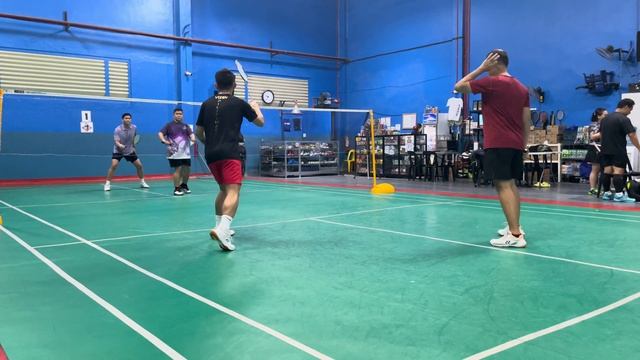 Clip # 128 : East Badminton Club - Greg / Andrew vs Partner / Partner смотреть онлайн