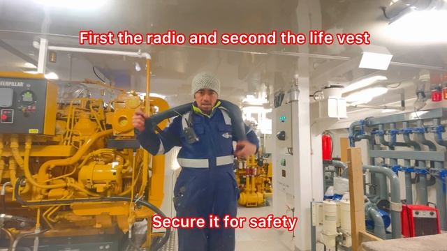 How to use properly the inflatable life vest. смотреть онлайн