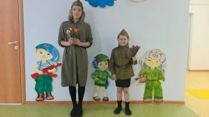 «Как скажи тебя зовут?»
Слова: Матусовский. М. Л.
Музыка: Баснер В. Е.
Поют: Филиппова Н. А. и В. Р.