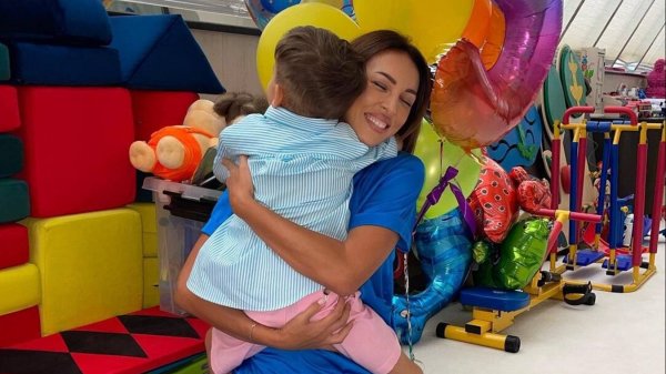 Алсу впервые заговорила о будущем сына, лицо которого скрывает в соцсетях