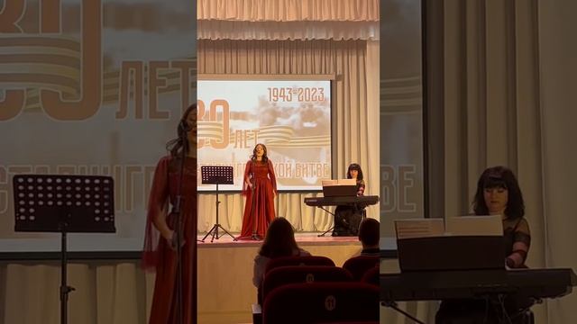 М.Исаковский ,,Огонёк». Исполняют,дочка Бэлла Теучеж и Бэла Набокова. смотреть онлайн