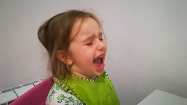 Девочка громко смешно смеется смотреть онлайн