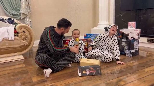 Фирдус Тямаев - Балаларга кучтэнэч / Instagram / 2021