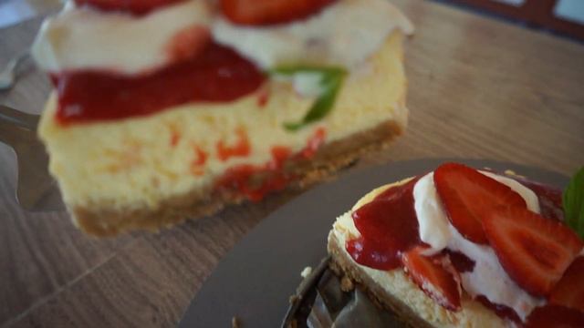 მარწყვის ჩიზქეიქი (მოკლე ვიდეო) / Strawberry cheesecake смотреть онлайн