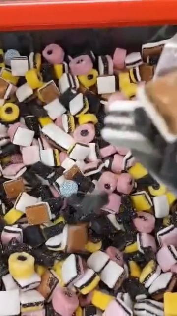 Dropping LICORICE ALLSORTS JELLY #shorts смотреть онлайн