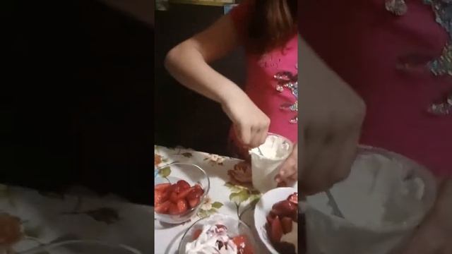 Клубника, десерт. Катюша смотреть онлайн