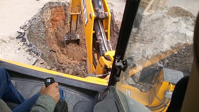 Раскопка с джойстиками JCB
