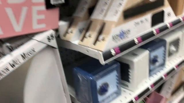 Room Decor Shopping at Five Below смотреть онлайн