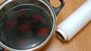 Красиво красим яйца в черном чае на Пасху