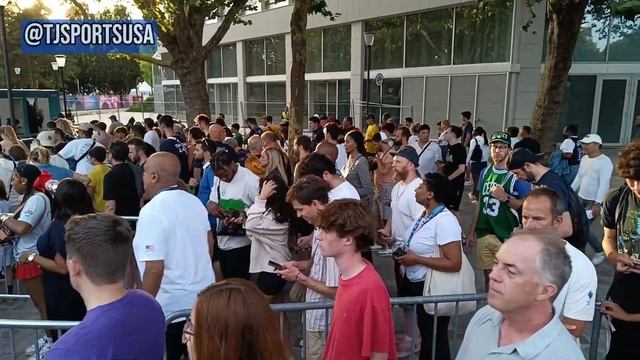 Bronny James HUGS his GF while waiting in line for Team USA vs. Brazil at Paris 2024 Olympics смотреть онлайн