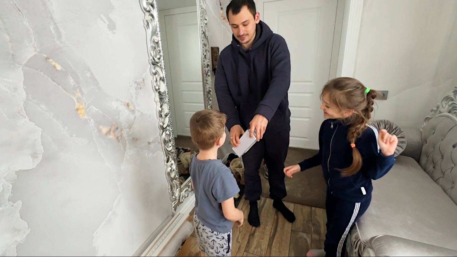 Утро началось с подарков. Как прошел праздник? Готовим всей семьей. Жизнь простых людей в деревне. смотреть онлайн