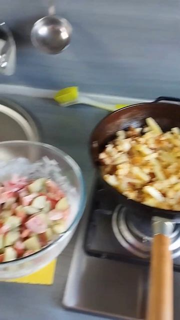 Картошка жареная,#курицавдуховке ,#салат , #еда , #кухнядома ,#shorts . смотреть онлайн