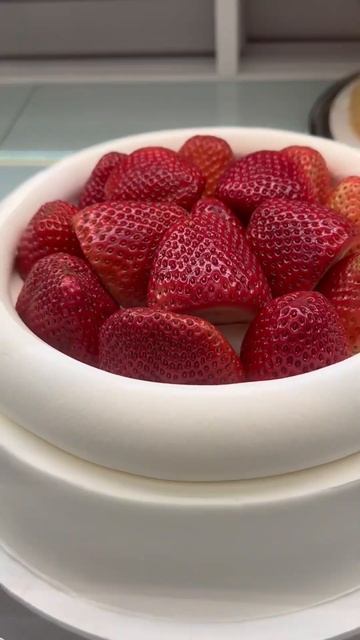YUMMY GATEAU AUX FRAISES (STRAWBERRY CAKE)!#shortsvideo #trending #viral #satisfying #shorts #asmr смотреть онлайн