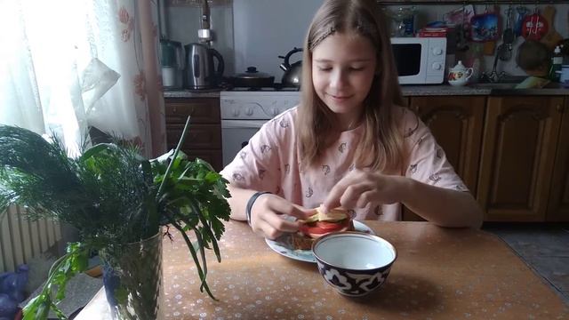 Я приготовила супер - пупер бутерброд 🍔. смотреть онлайн