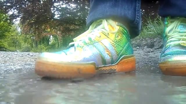 adidas Jeremy Scott foil wing play in a puddle смотреть онлайн