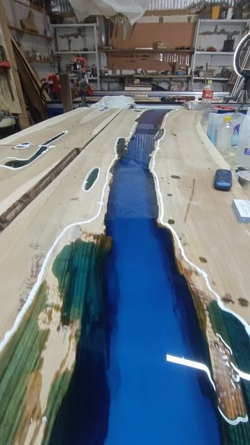 Рабочий стол в процессе заливки.