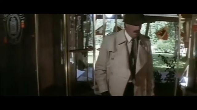 Inspector Clouseau Peter sellers hotel check in Pink Panther movies. "Can i take your hat and coat" смотреть онлайн