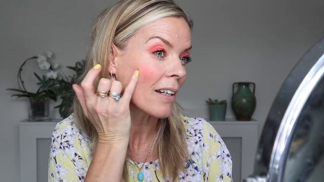 Bright Coral eye makeup tutorial смотреть онлайн