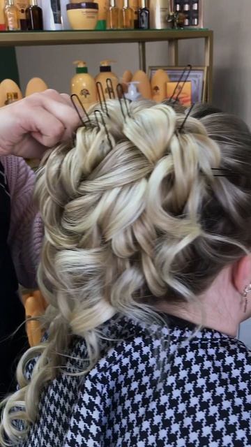 5-й день обучения по прическам. Мастер-класс по среднему пучку. смотреть онлайн