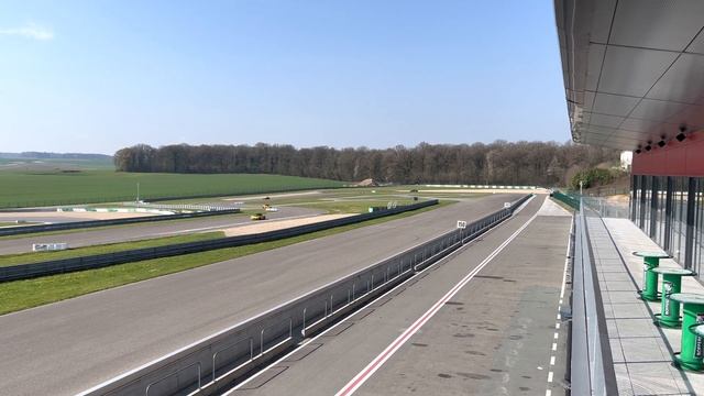 Lotus Evora S flyby at Mettet with Lotus on Track 18-4-2023 смотреть онлайн