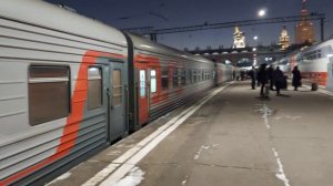 Электровоз ЭП2К-433 сообщением Москва-Оренбург отправляется от Казанского вокзала