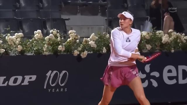 Moments from Elena Rybakina’s match against Iga ￼Swiatek in Rome Quarterfinals. смотреть онлайн