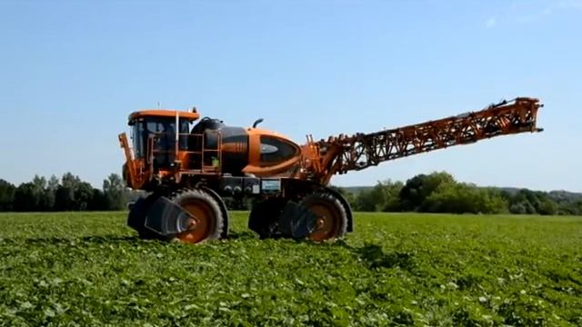 Самоходный высококлиренсный опрыскиватель Jacto