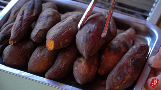 挖出一串串红薯，做红薯麻花和红薯蛋糕，烤地瓜又香又糯又清甜｜sweet potato【 闽湖阿嬤Fujian Grandma】 смотреть онлайн