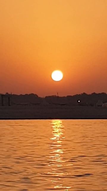 Река ГАНГ. На рассвете... смотреть онлайн