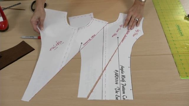 Make an Asymmetrical Design to a Jacket смотреть онлайн