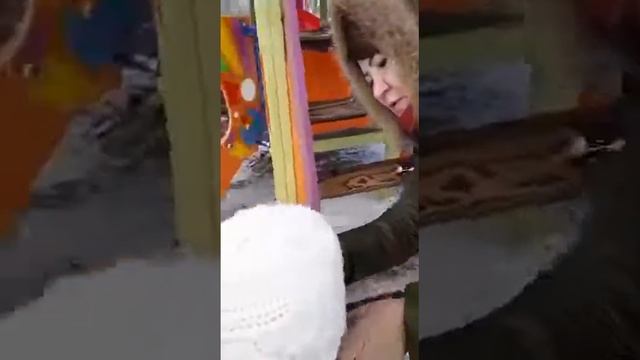 ИГРЫ!!! КРОЛИК 🐰 - ТОМПИ играет на площадке смотреть онлайн