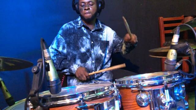 Rough studio work of I must confess....real sound.... coming смотреть онлайн