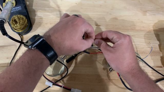 How to wire power harness to charge GPS Satelite Communicator on 21 KTM 350 EXC-F смотреть онлайн