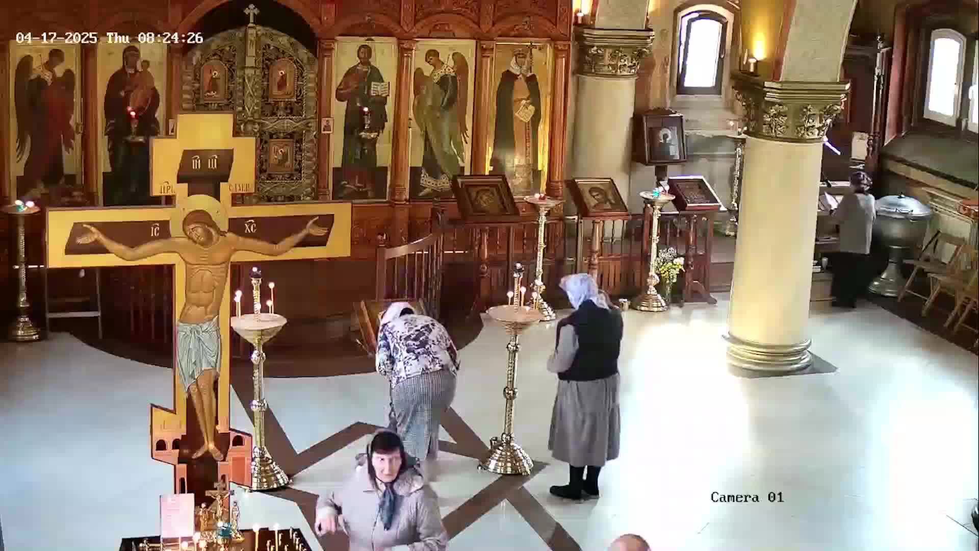 Божественная литургия. 17.04.2025 в 9-00. смотреть онлайн