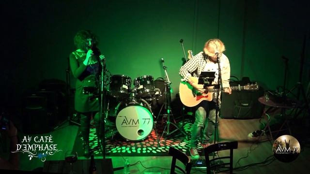 TARA AND CROSBY : WHILE MY GUITAR GENTLY WEEPS смотреть онлайн
