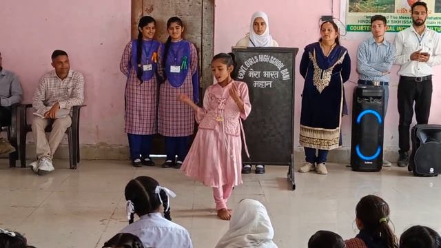 Rita Devi Student of UPS Bandhghat performed folk Dance in School Level Dance competition смотреть онлайн