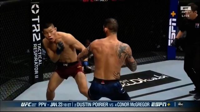 Li Jingliang KO’s Santiago Ponzinibbio смотреть онлайн