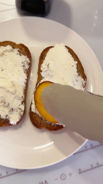 Готовим тост с персиками и рикоттой смотреть онлайн